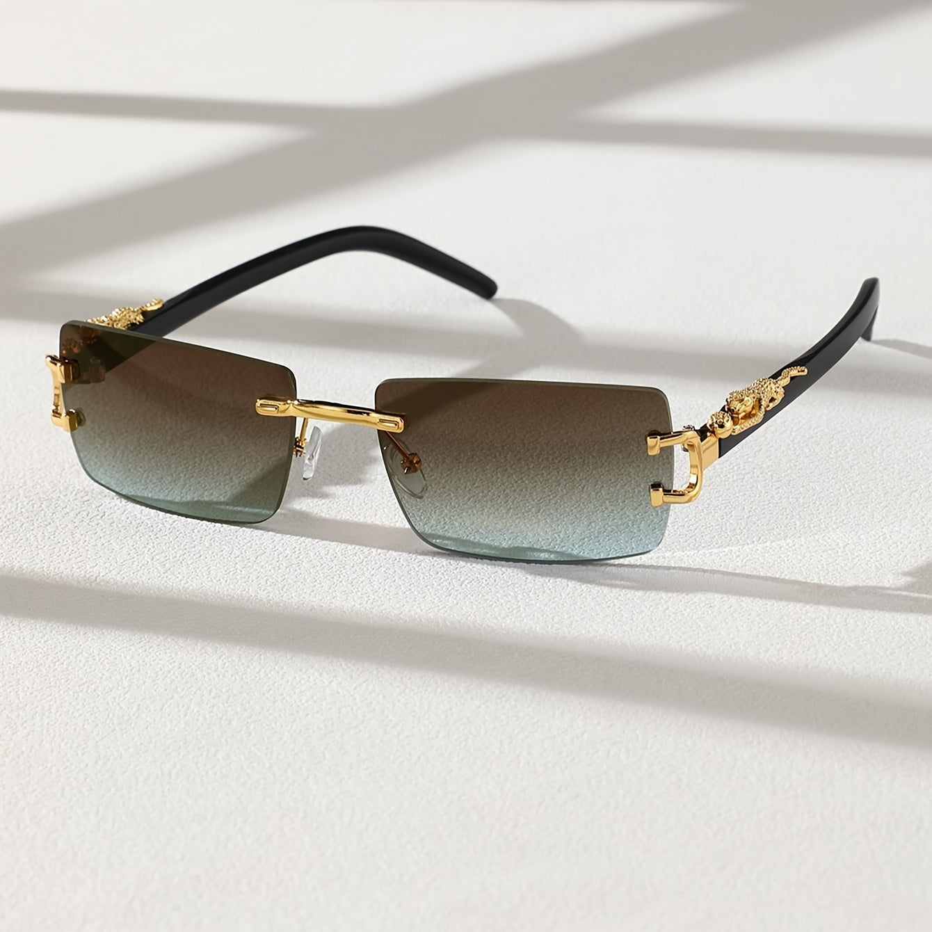 A Pair Of Classic Frameless Casual Glasses For Men