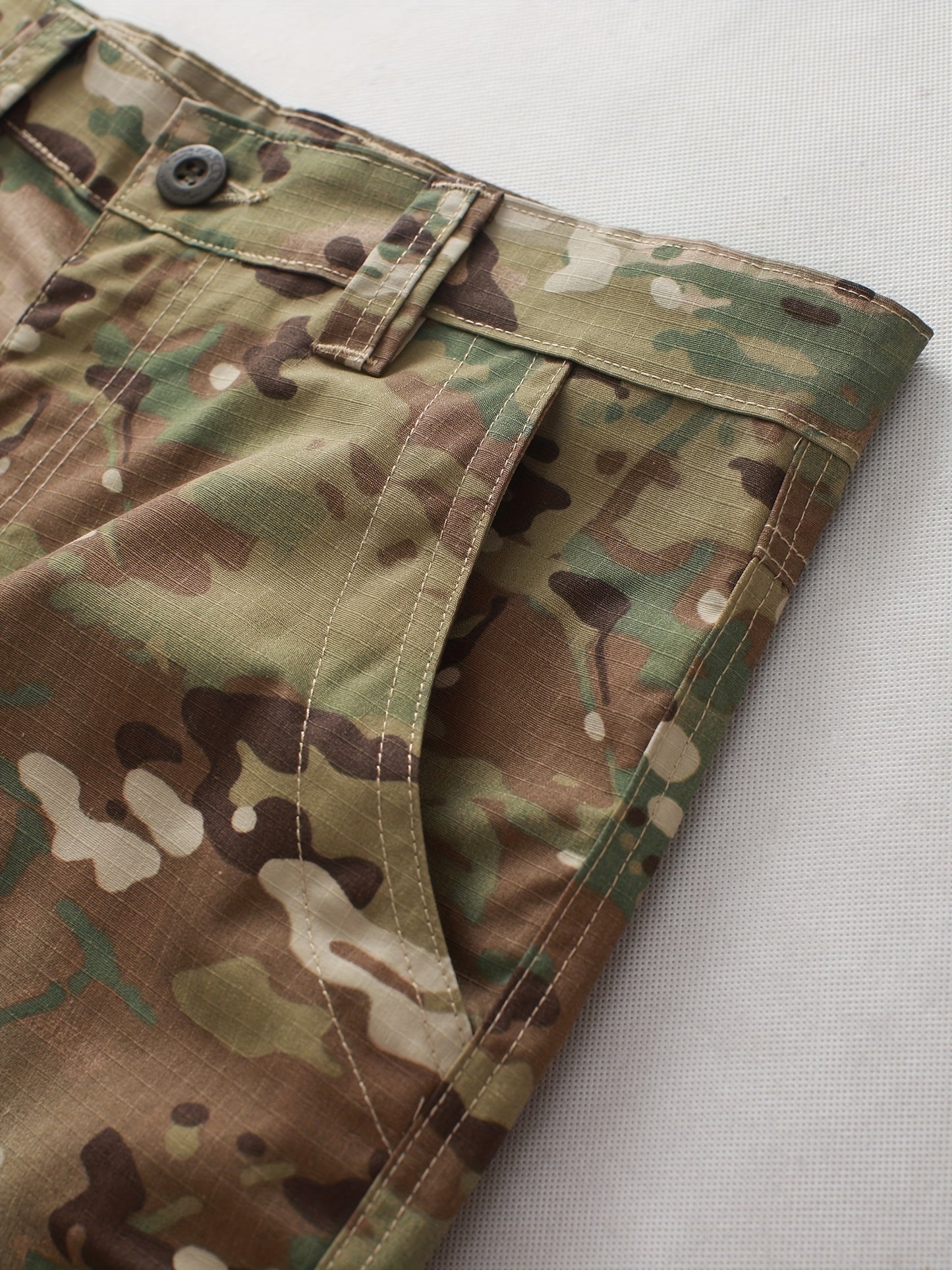 Mens Camouflage Cargo Pants - Stylish Pockets, Relaxed Loose Fit, Durable Outdoor Work Pants for Casual Hiking Adventures